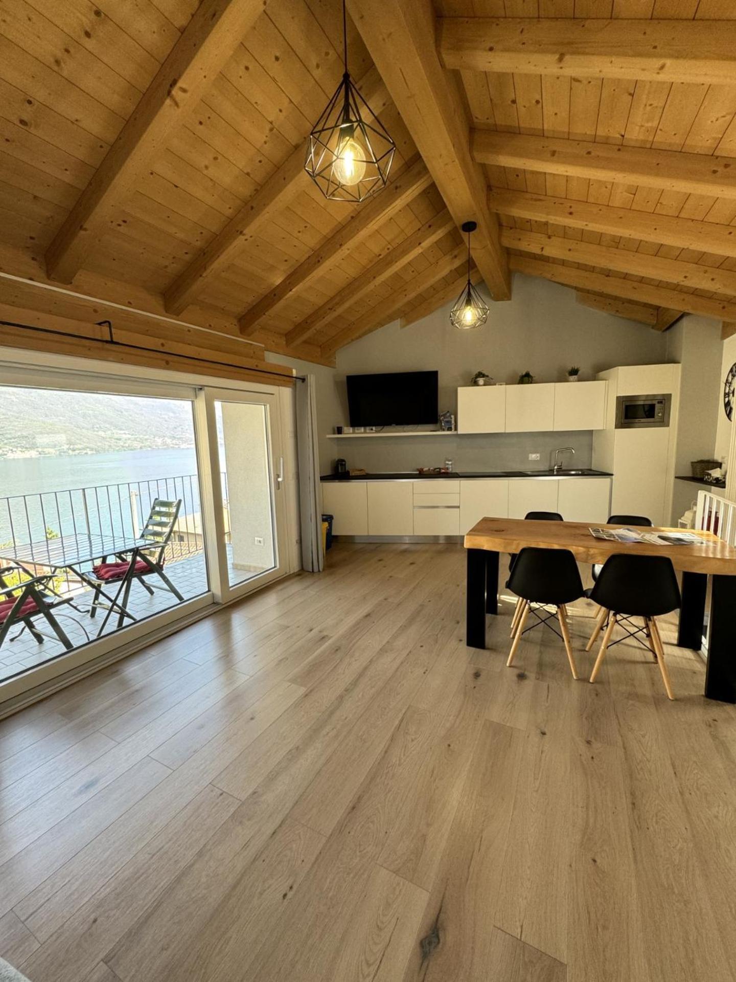 Bellano Holidays - Casa Artemio Bagian luar foto